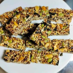 Hình 1: Bánh gạo lứt mix hạt